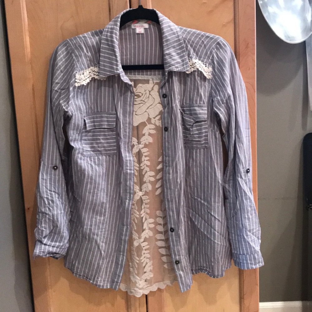 Lace back collard button down